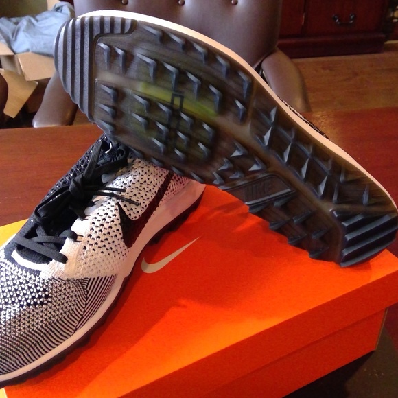 BRAND NEW! Size 13 Nike Flyknit Golf Shoes - Picture 4 of 4